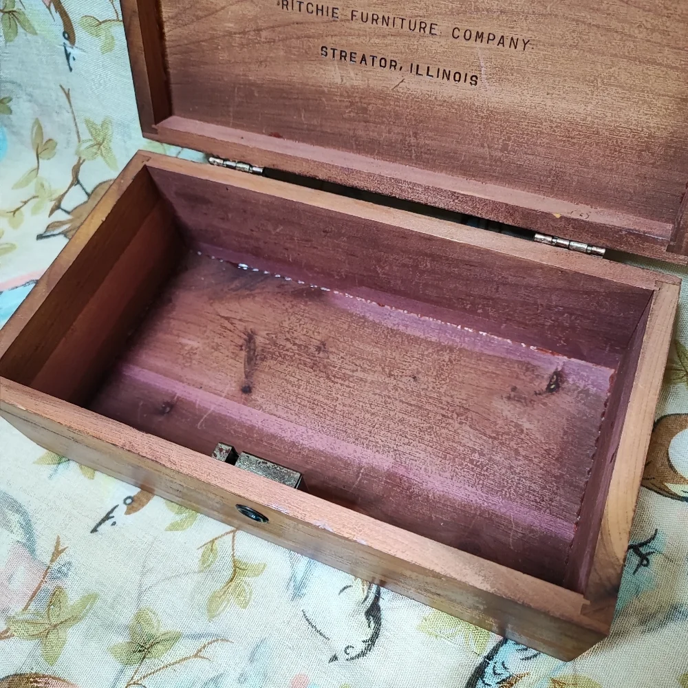 Lane Cedar Chest Salesman Sample Wood Jewelry Craft Stash Box *FLAW* NO KEY